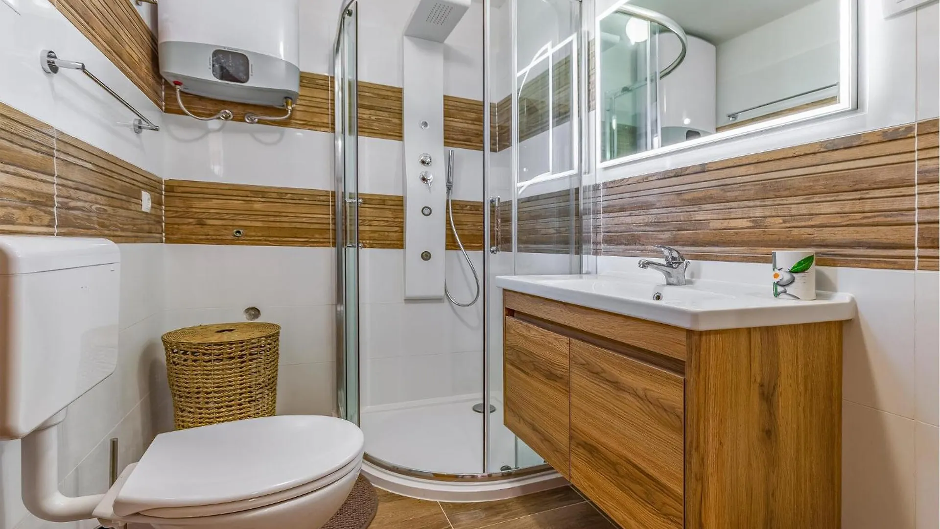 Awesome Home In Sisan With Kitchen 0*,