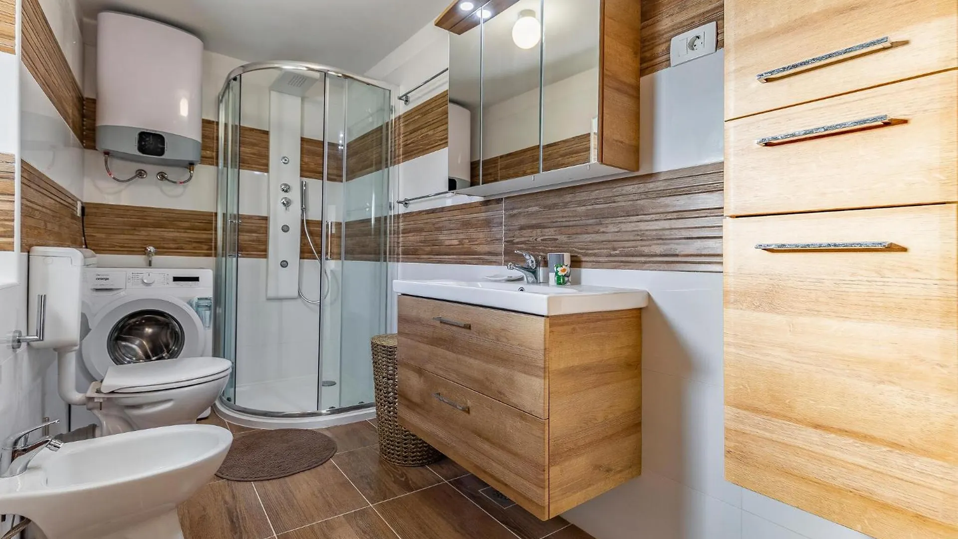 Awesome Home In Sisan With Kitchen
