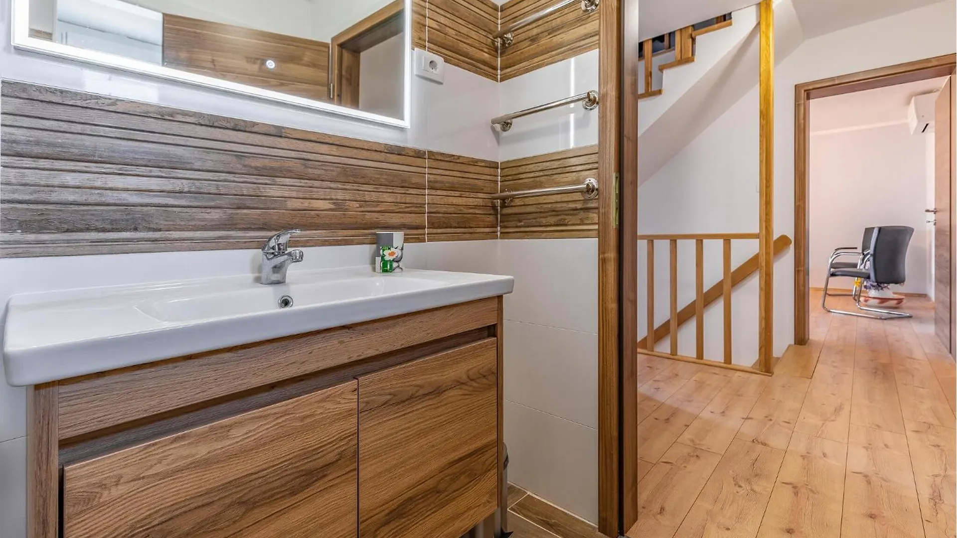 Holiday home Awesome Home In Sisan With Kitchen Croatia