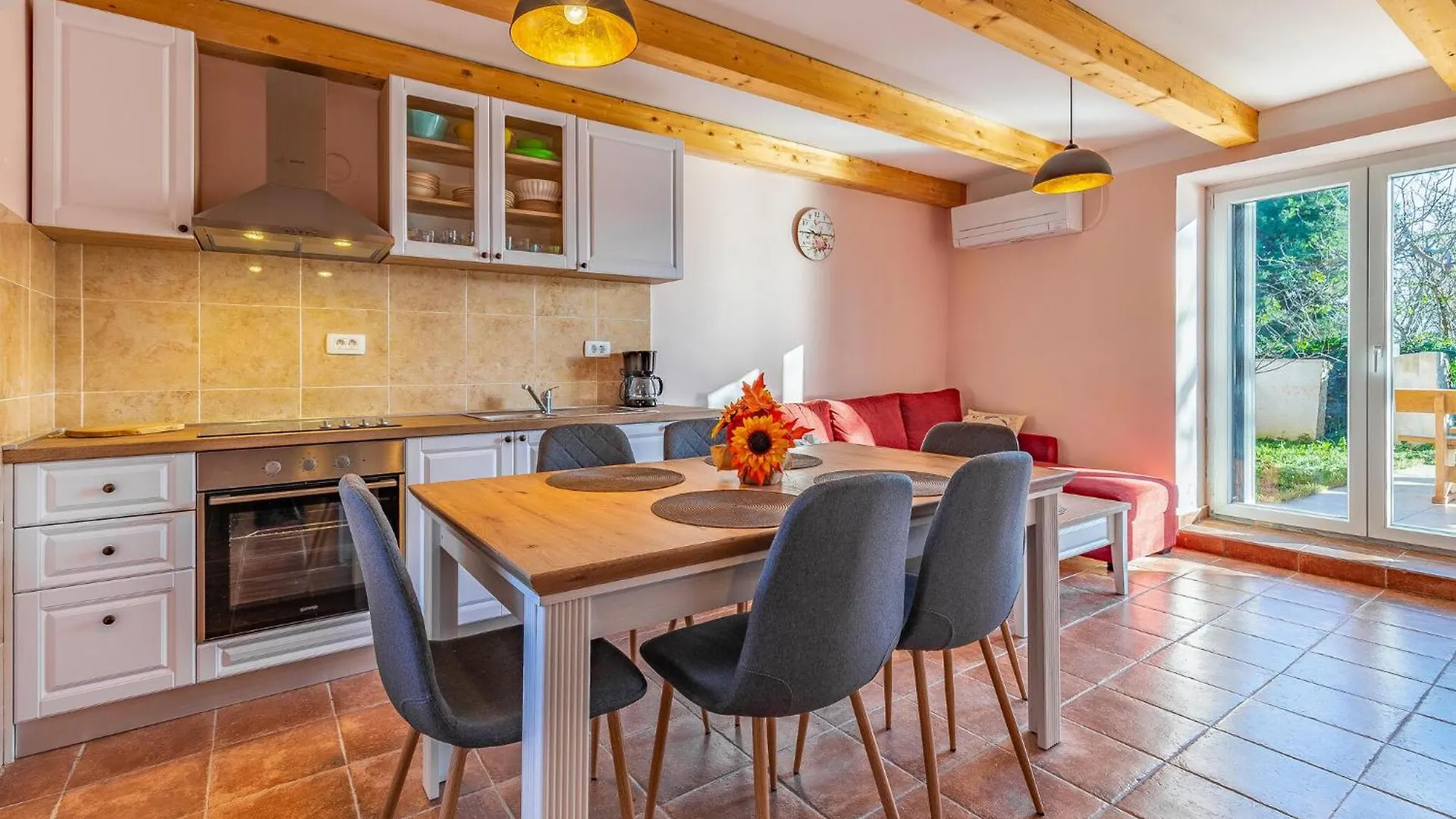 Awesome Home In Sisan With Kitchen Holiday home