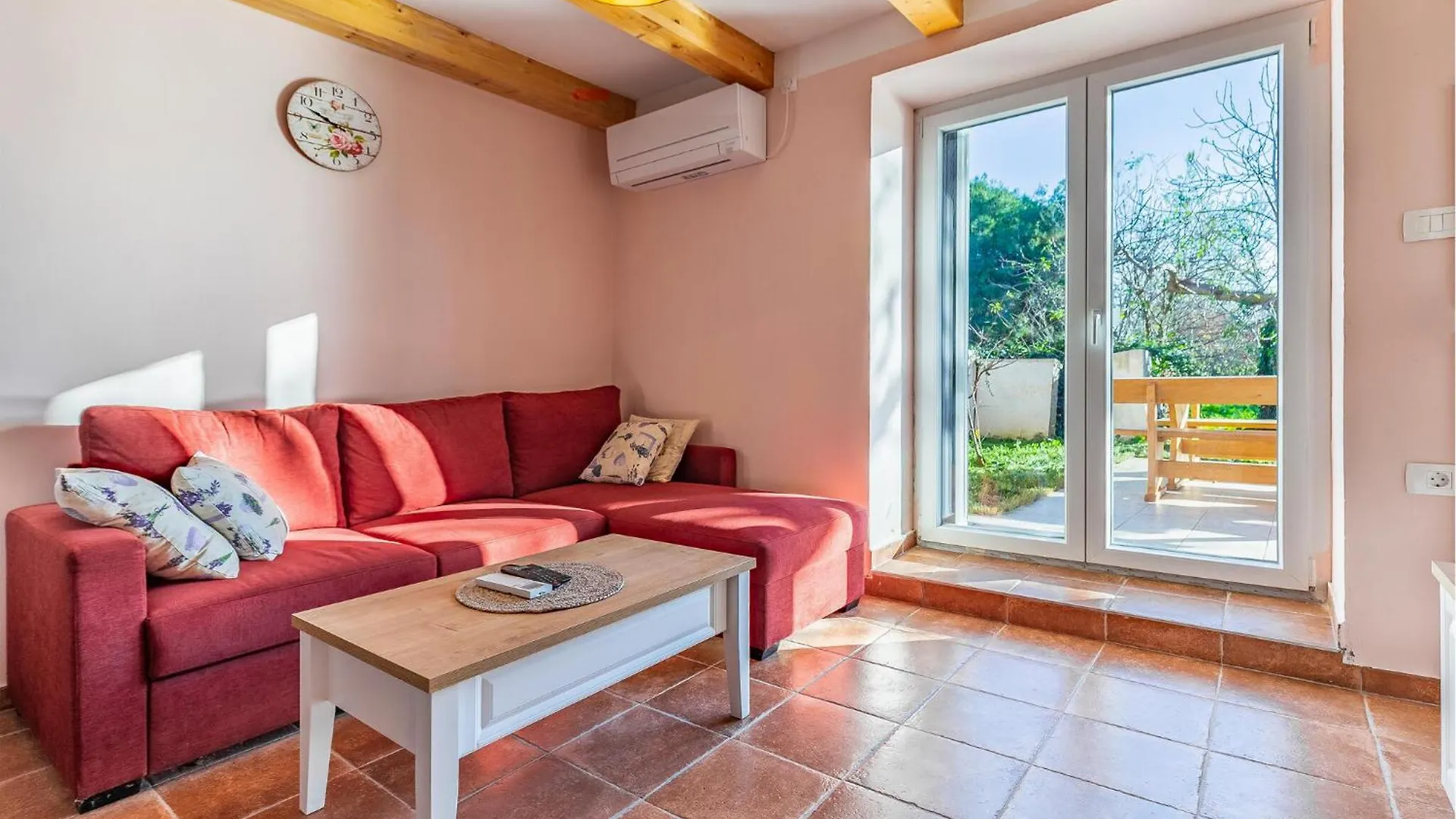 Awesome Home In Sisan With Kitchen Holiday home