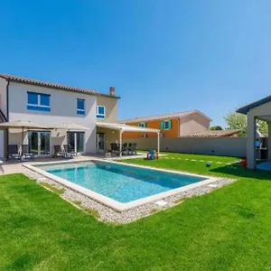 Edi-heated Pool & E-bike Šišan